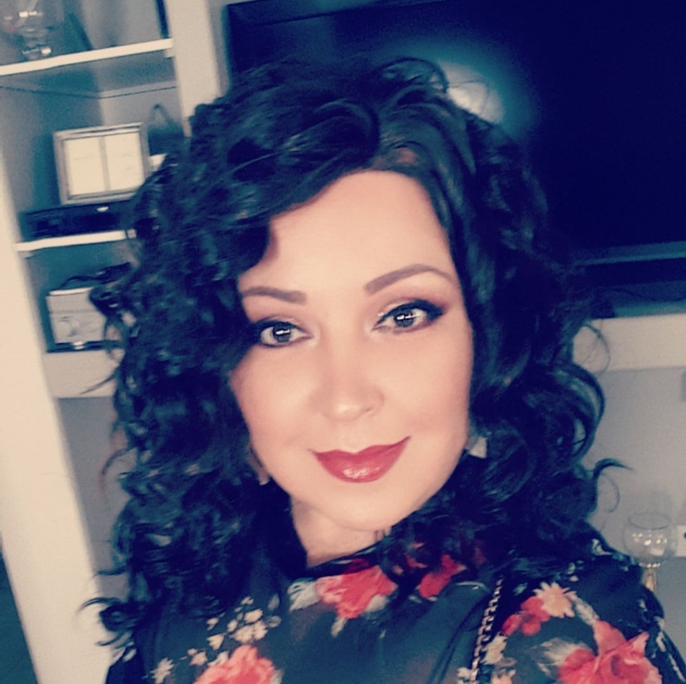 Curly wig